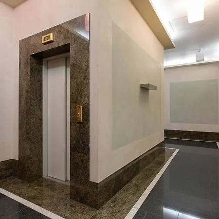 New Designer Old Town Studio, Tv, Work Desk With Monitor, Ac, Security דירה *