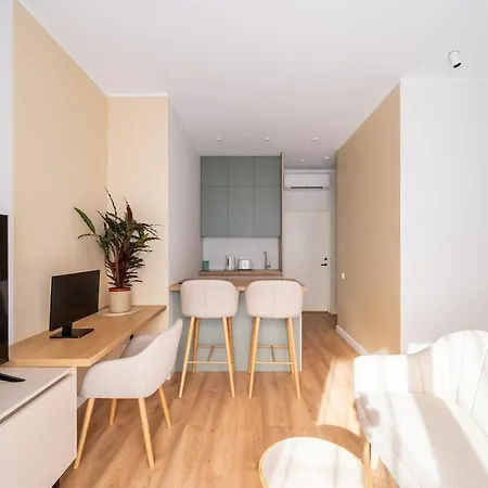 דירה New Designer Old Town Studio, Tv, Work Desk With Monitor, Ac, Security