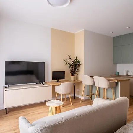 New Designer Old Town Studio, Tv, Work Desk With Monitor, Ac, Security *